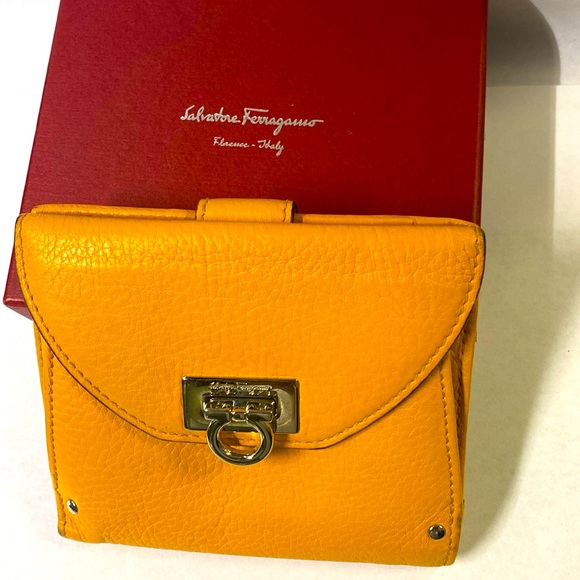 Salvatore Ferragamo compact wallet - Picture 1 of 10